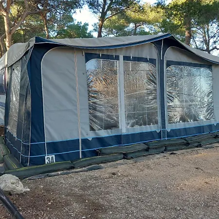 مكان تخييم Caravan Near The Sea 6 أوغليان