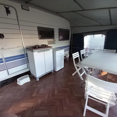 مكان تخييم Caravan Near The Sea 6 أوغليان