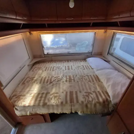 مكان تخييم Caravan Near The Sea 6