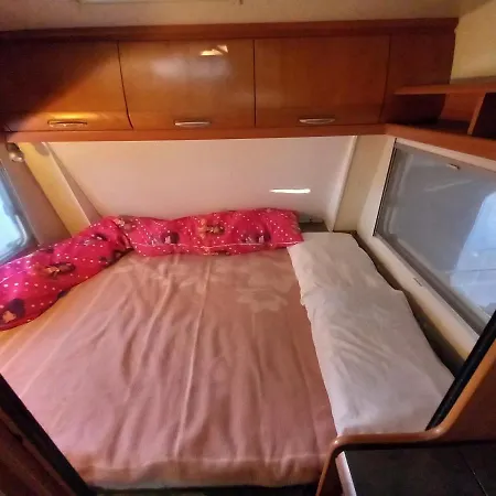 Caravan Near The Sea 6 *