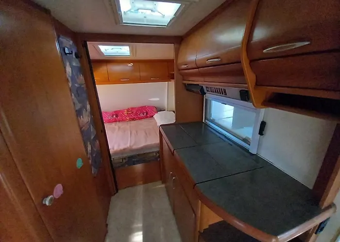 Caravan Near The Sea 6 *