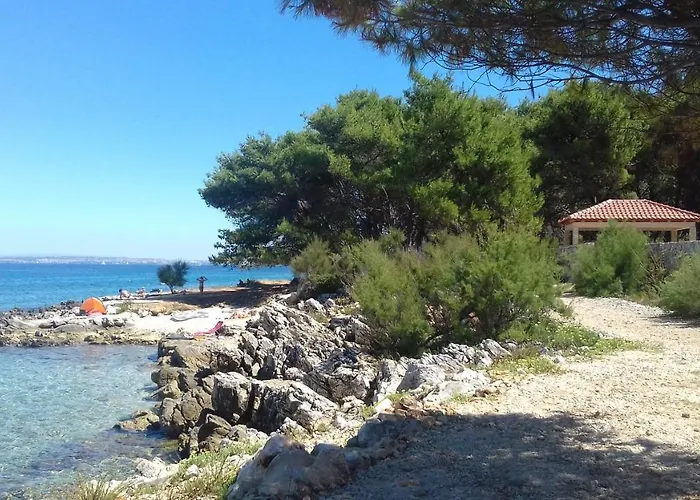 Caravan Near The Sea 6 *